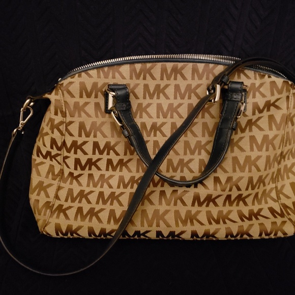 Michael Kors tote - Picture 2 of 3